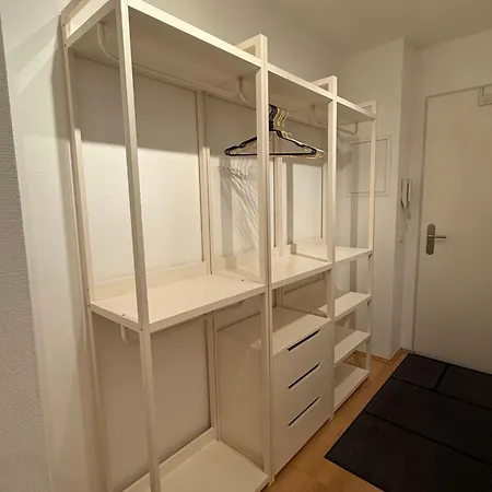 Moebliertes Naehe Arena Messe Lejlighed *